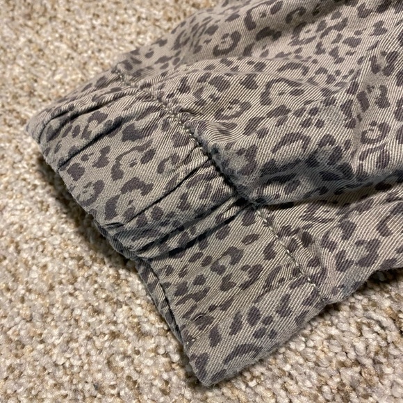 Nicole Miller | Leopard Cargo Joggers Size S Black & Gray - Picture 7 of 7